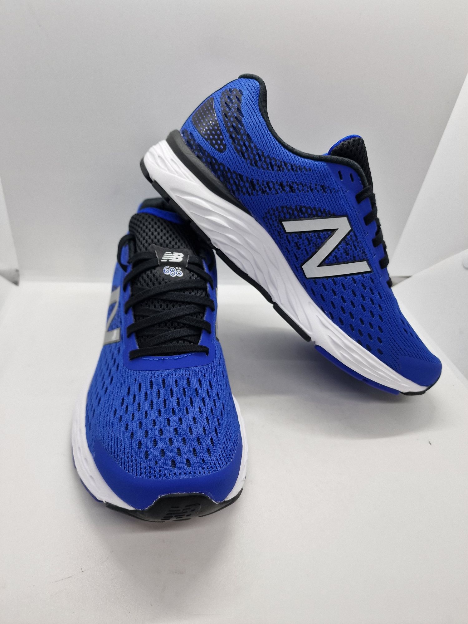 New Balance M680 V6 nr. 41.5,42,43