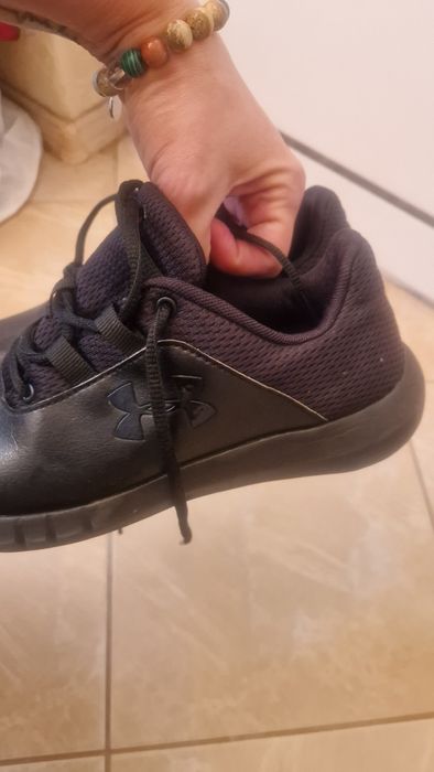 Маратонки under-38,5 номер