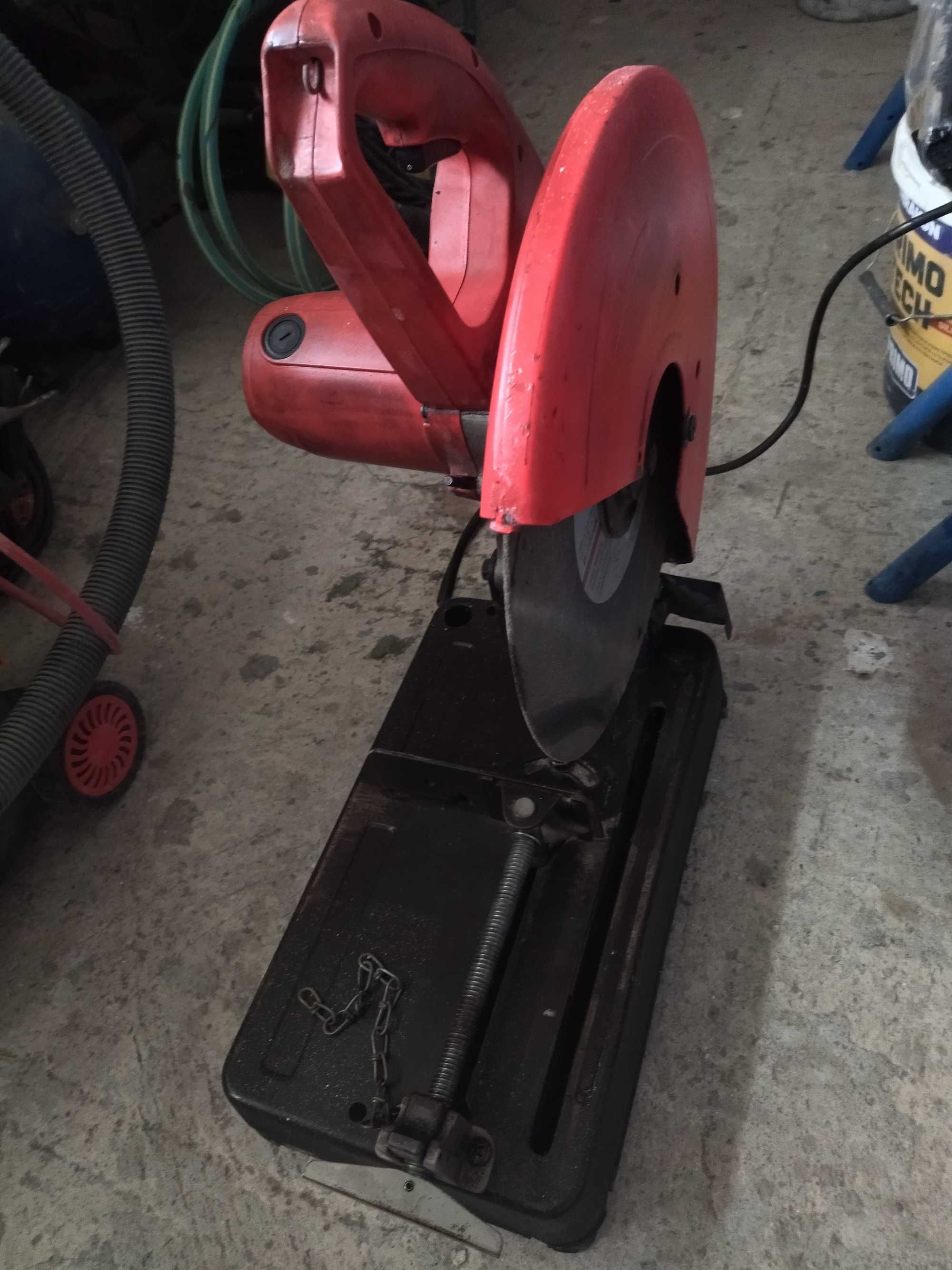 Отрезна машина MAKTEC MT240