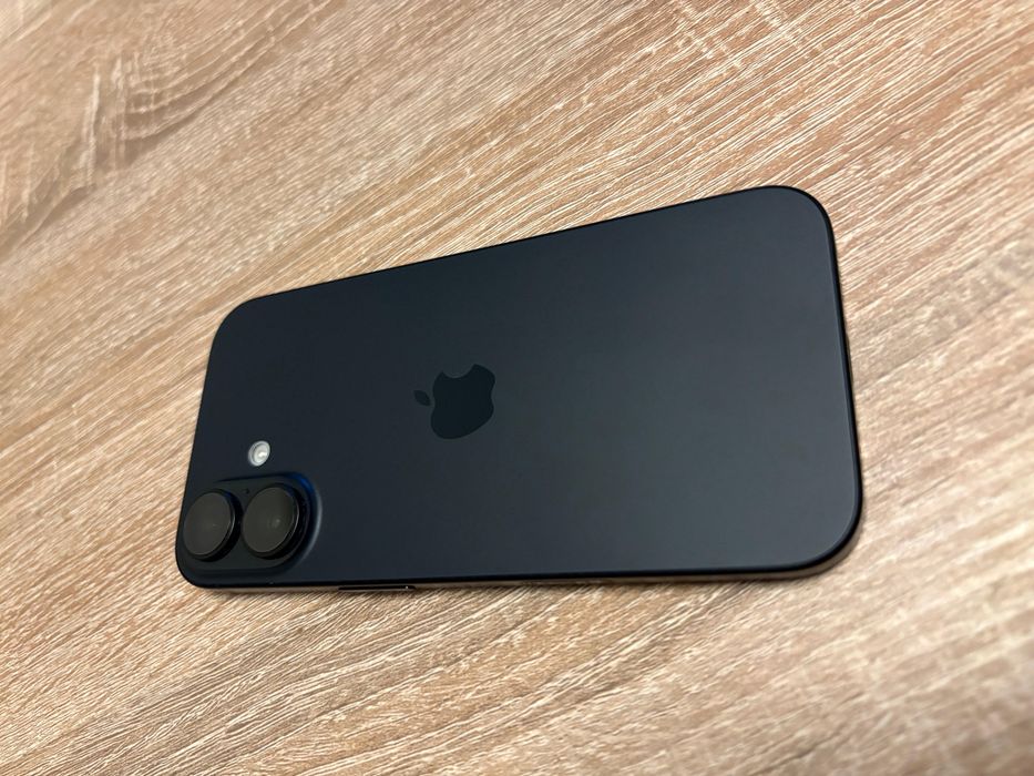 Vand iphone 16 128 gb ca nou (garantie )