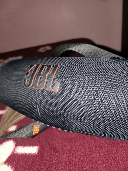 Vând  boxa jbl xtreme 3. Achiziționată acum un an