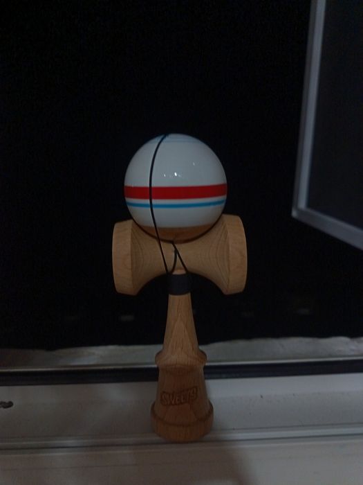 Vând urgent kendama swests prime