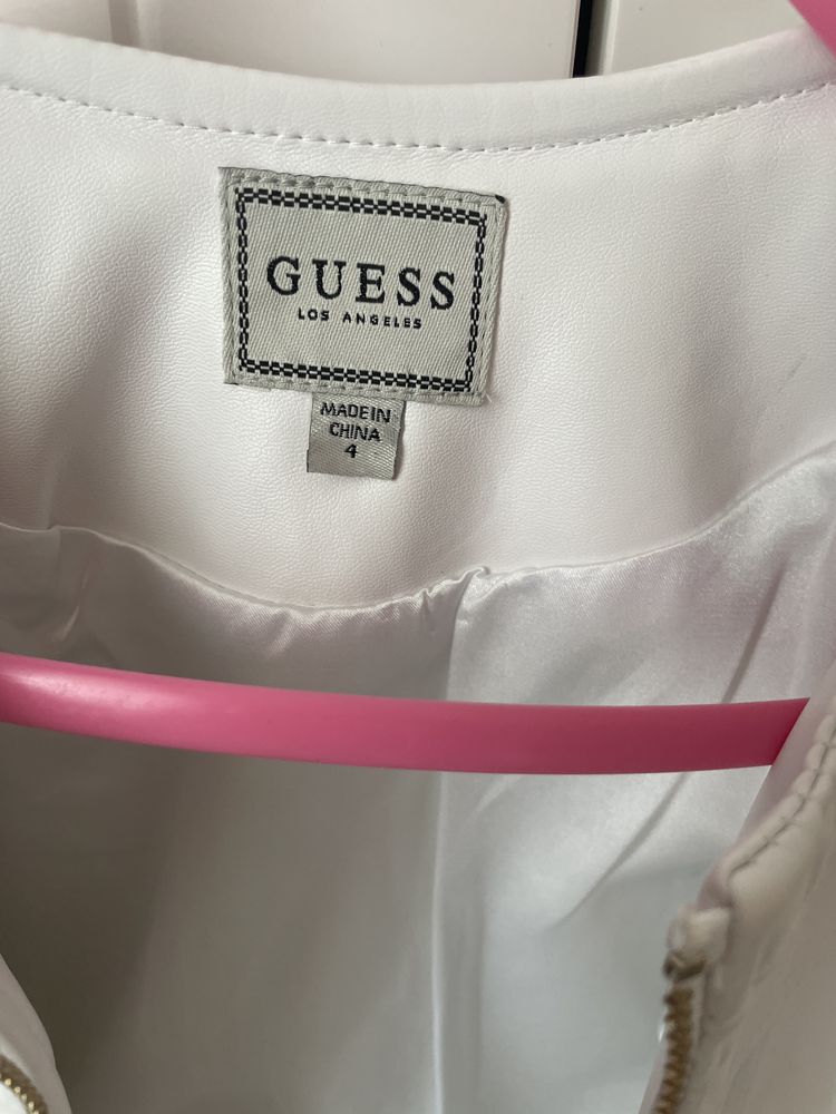 Продавам детско яке Guess 4