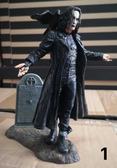 Figurine/jucarii the Crow (Corbul) de la Neca si McFarlane - set 1