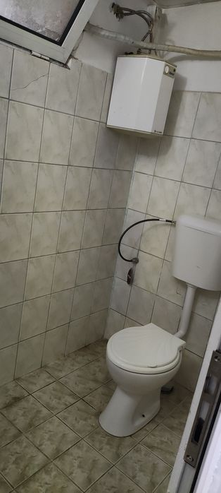 Давам под помещение в гр.Търговище 25к.м. Фризьорски салон широк центъ