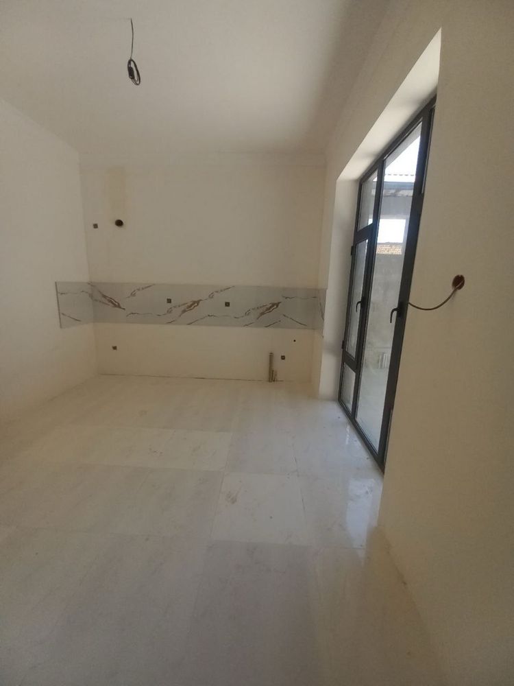Srochno uchaska sotiladi Nazarbekda Obod maxalla 90% bitkan uy