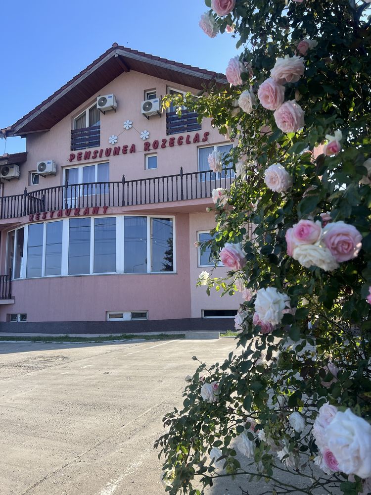 Inchiriez pensiune turistică linga Oradea,60loc cazare cu restaurant