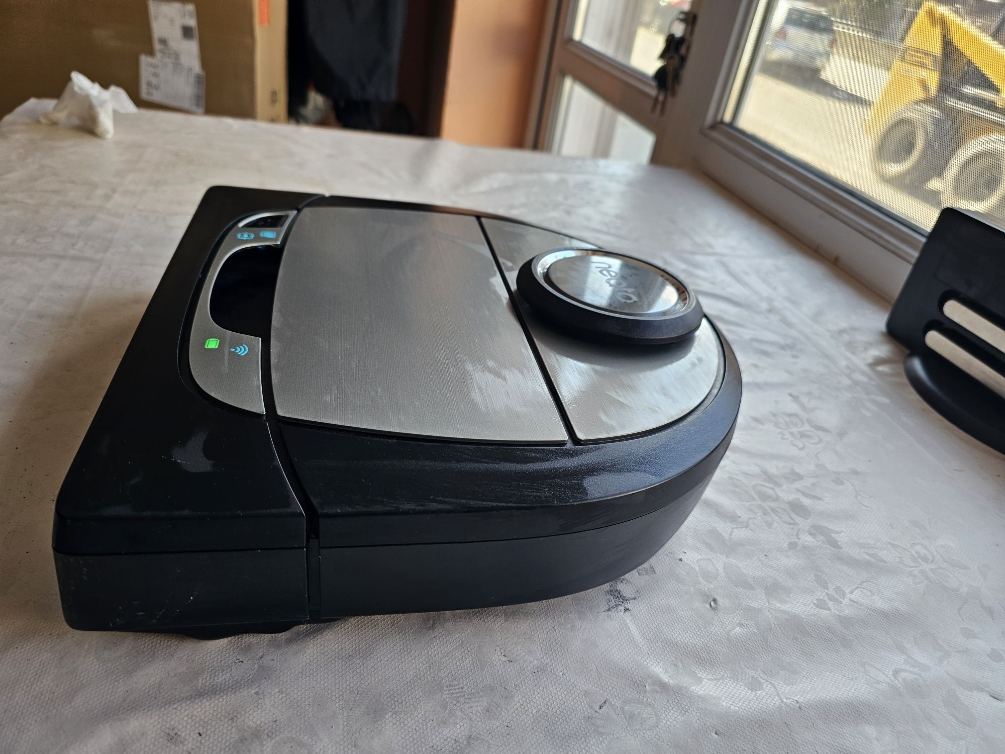 Робот прахосмукачка Neato D7