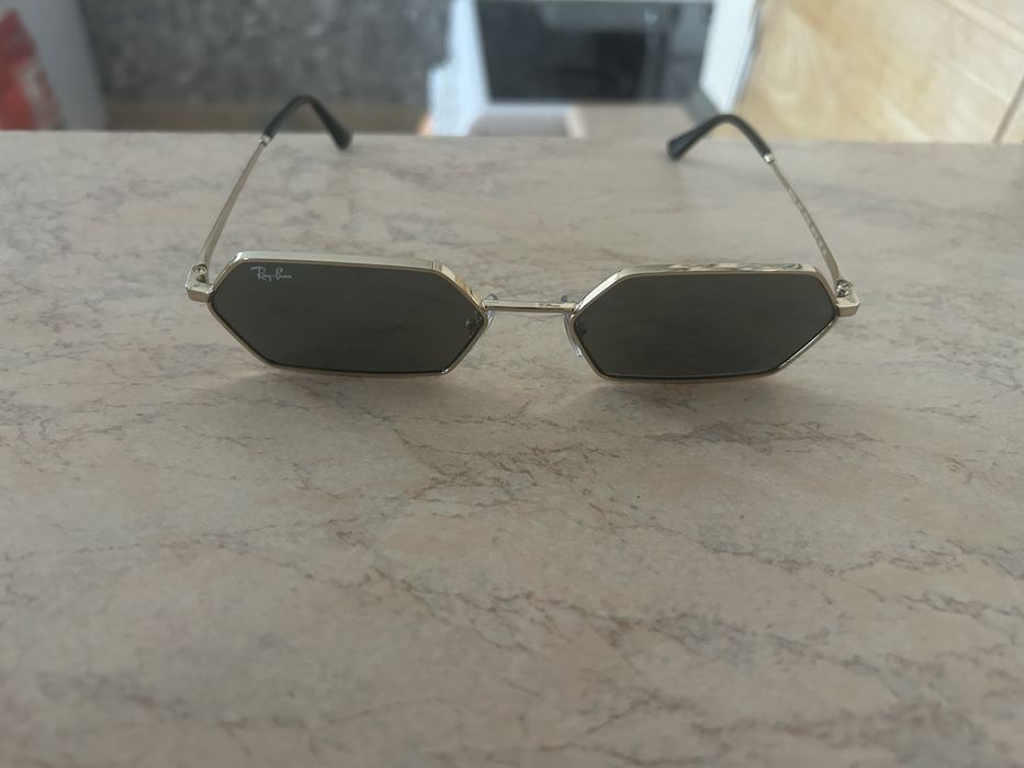 Очила Ray Ban.