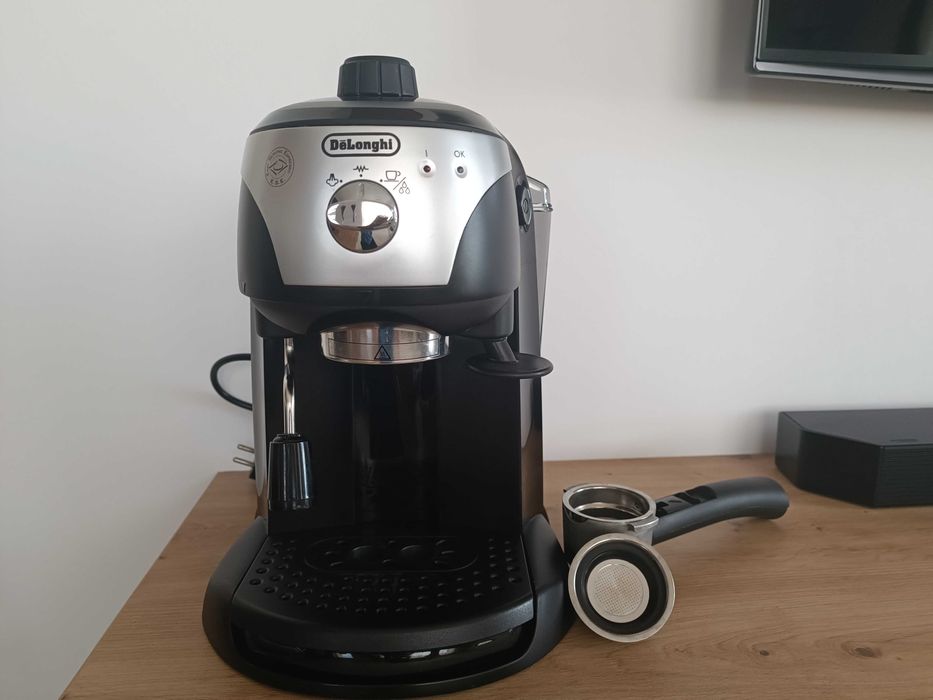 Espressor manual DELONGHI EC221.B, 1l, 15 bar, sistem Cappuccino
