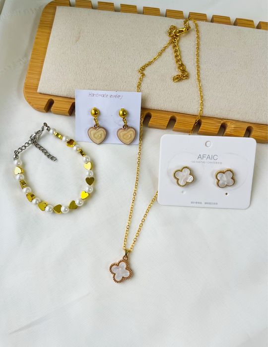 Все украшения отдаю за шоколадку