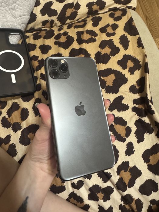 Продам Айфон 11 про макс