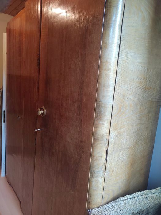 Гардероб двукрилен и спалня.