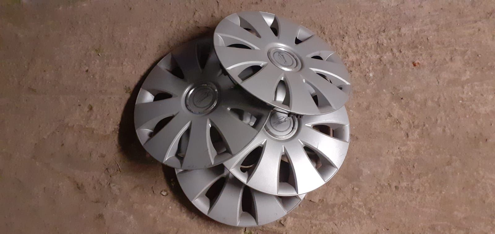 Capace de masina potrivite la [Solenza/Dacia Nova/Super Nova