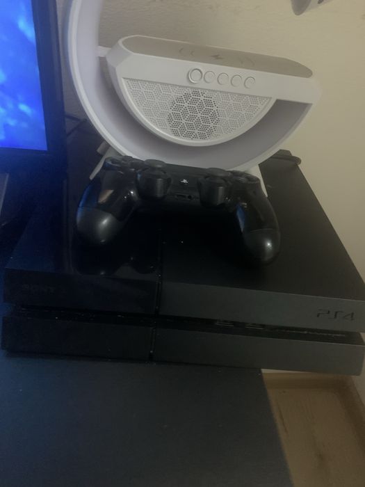 Playstation 4 cu o maneta