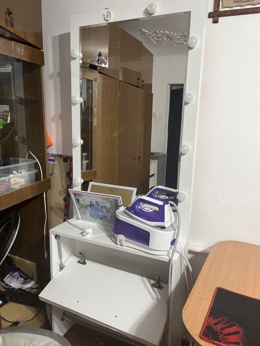 Продам срочно зеркало с подсветкой