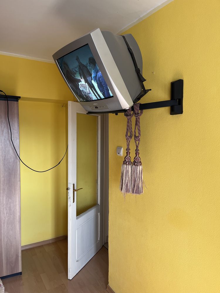 Televizor diagonala 68 cm