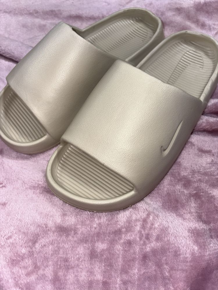 Papuci Nike bej crem maro alb 42-43 eticheta Șlapi Calm Slide sandale