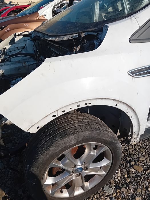 aripa stanga fata ford kuga 2012