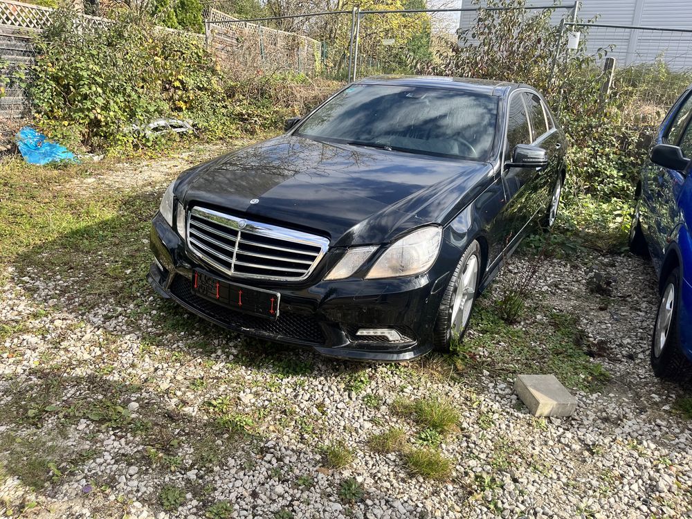 Мерцедес E350 бензин  на части