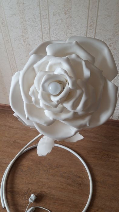 Напольный светильник в отличном состоянии