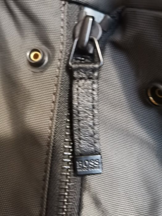 Vand haina HUGO BOSS marimea 50