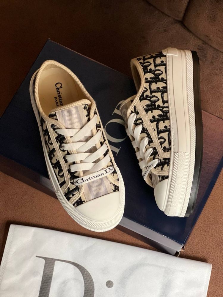 Adidasi Dior noi !!! Marimi 36/40 !!!
