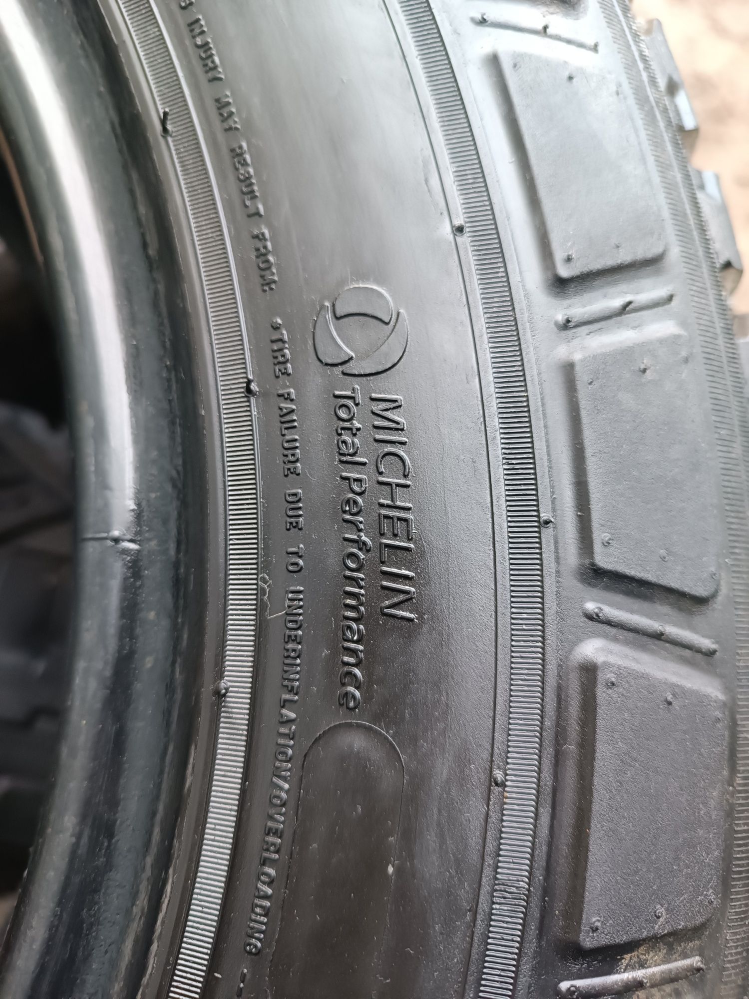 225/65/16 С Michelin Дот 3022