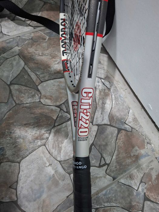 Продавам тенис ракета