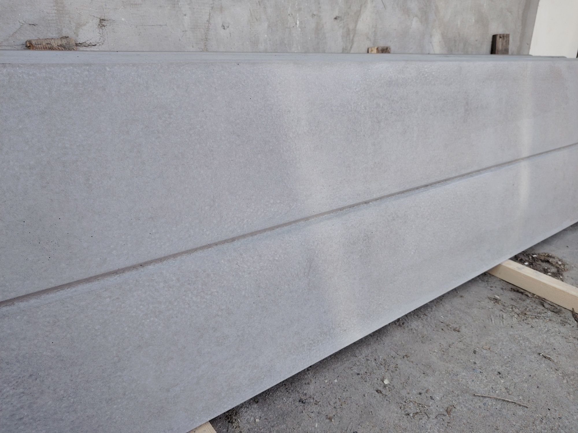 Gard din placi prefabricate de beton