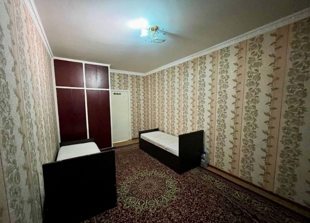 Чиланзар 8 2х комнатная 51м2 , 1й этаж под бизнес срочно продается!