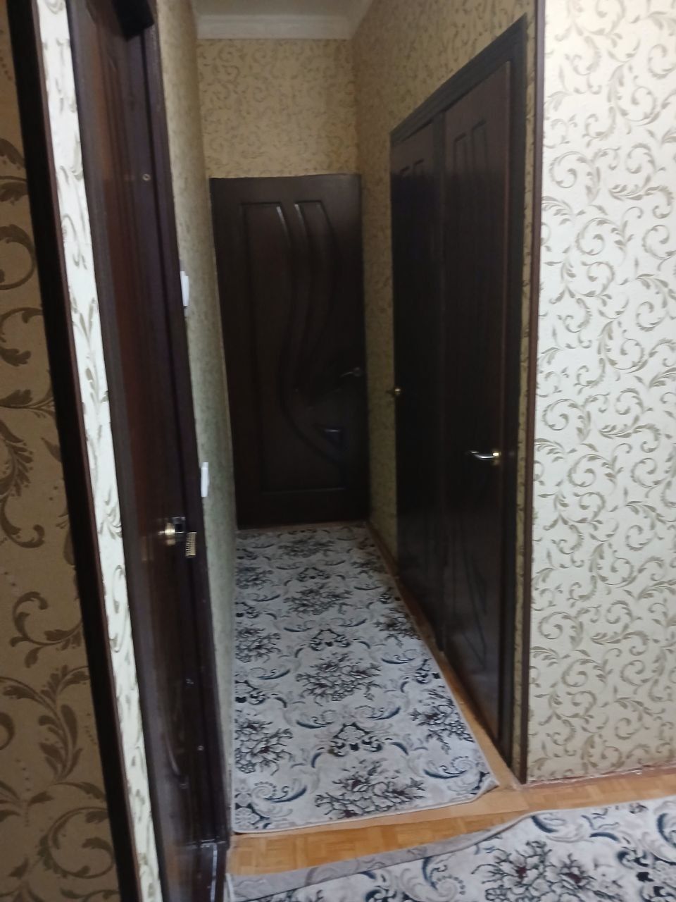 Срочна сотилади 3хонали кв. 10-авто базада. Акция 44000$