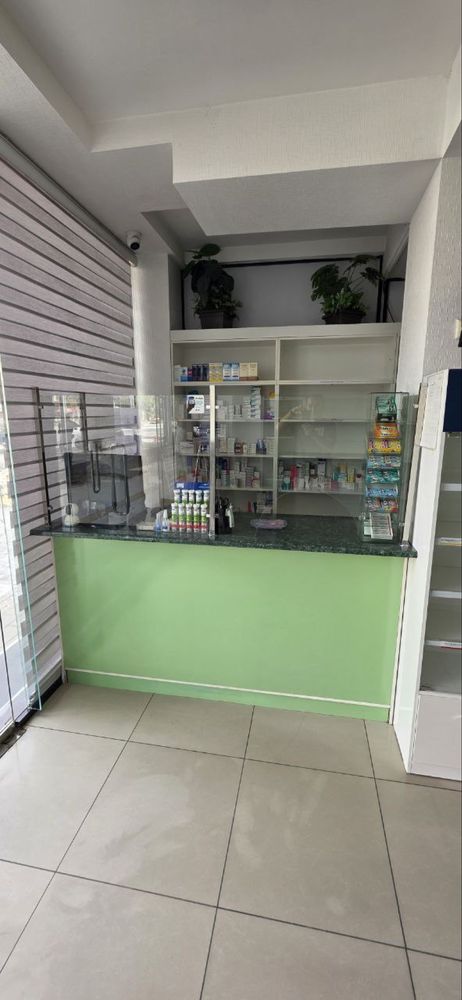 Apteka mebeli sotiladi yahshi xolatda.