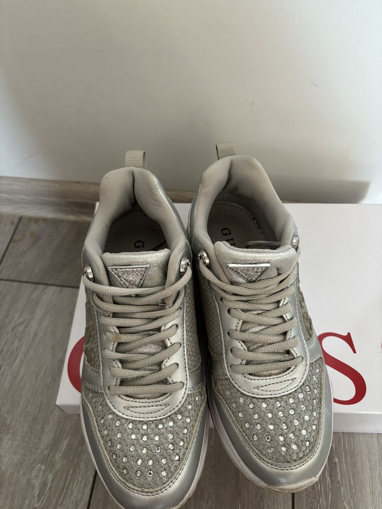Кецове Guess Дамски
