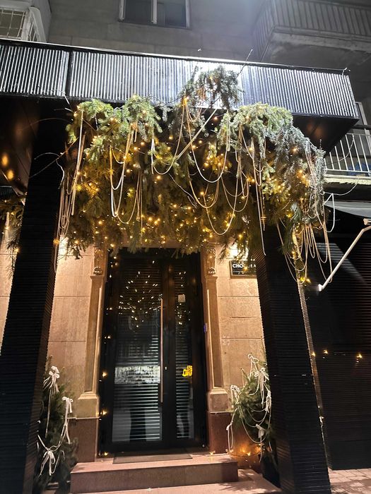 Красивое Новогоднее оформление входных групп любых бизнесов в Алматы