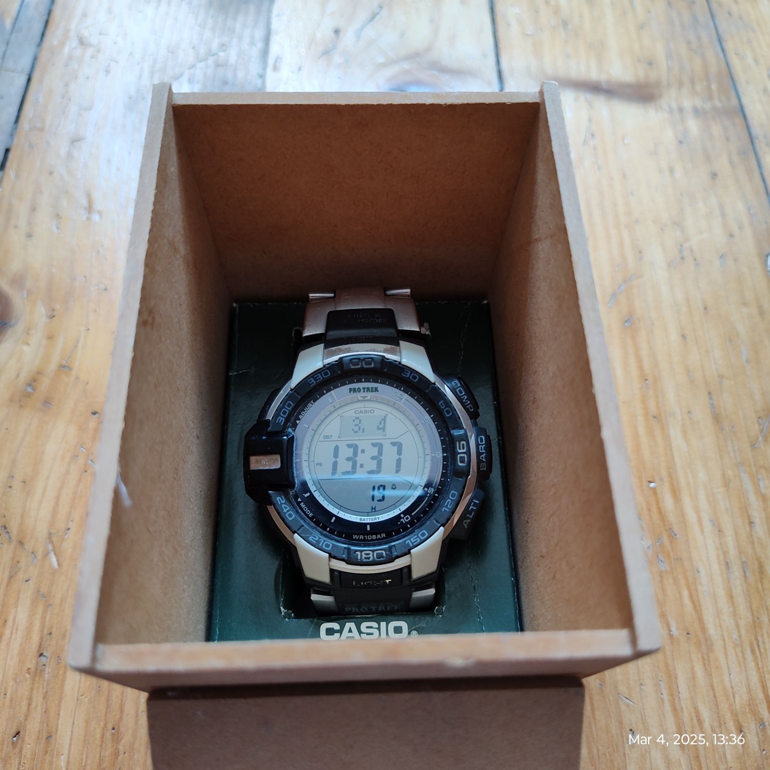 Часовник Casio watch PRO TREK PRG-270D-7ER / спешно.