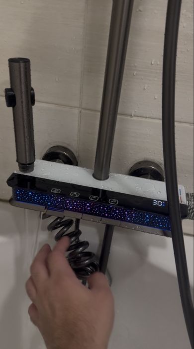 Set de dus smart, cu afisaj temperatura si display ambiental.