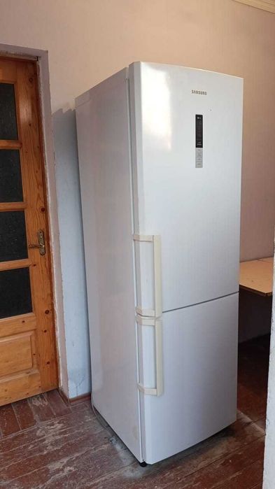 Продам холодильник  отлично работает  и охлаждает есть доставка