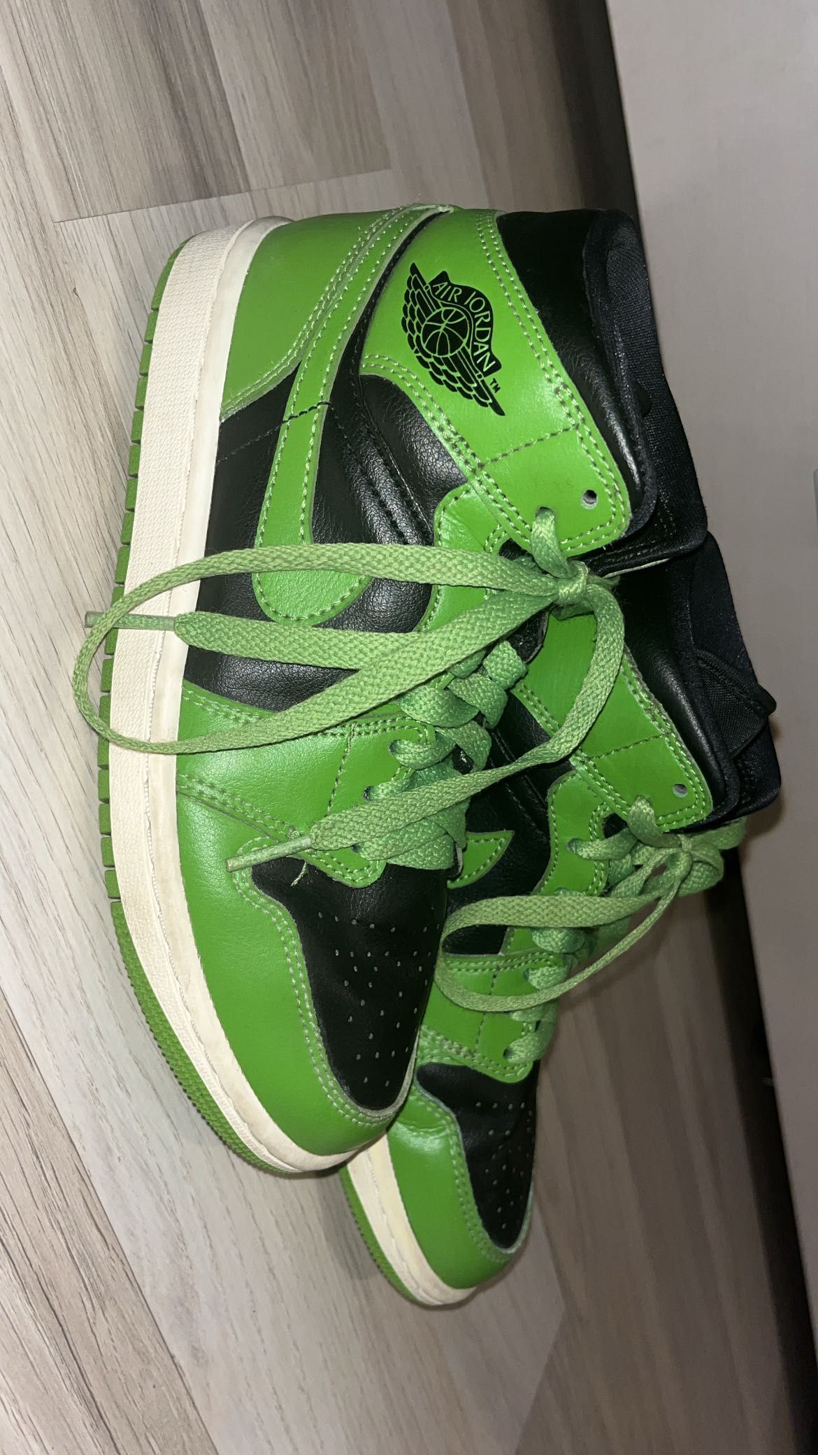 Nike Jordan 1 Mid