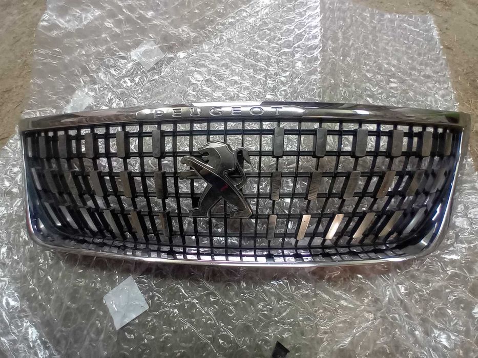 Радиаторна решетка Пежо 3008