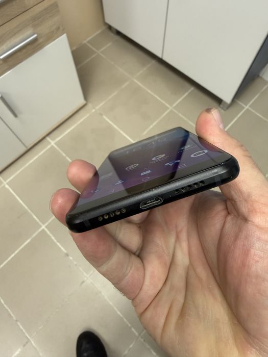 ZTE Blade V9 3/32gb - отличен