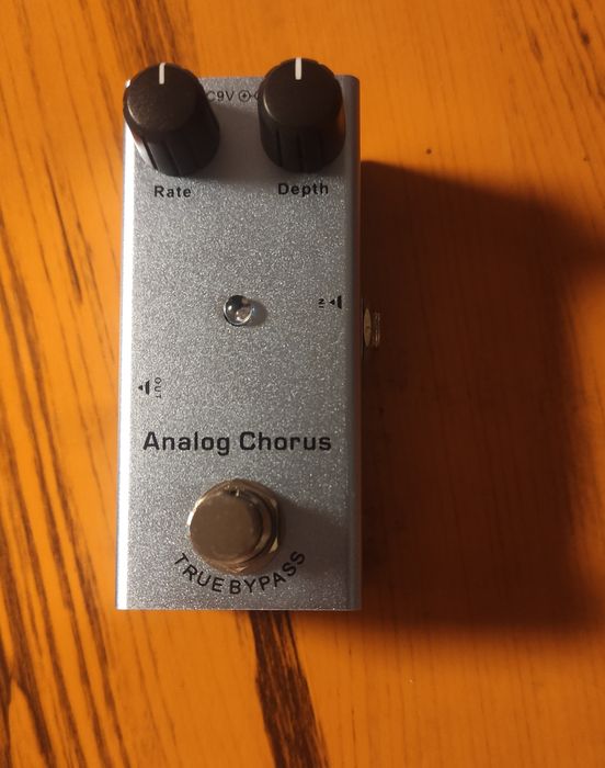 Педаль Analog Chorus для гитары