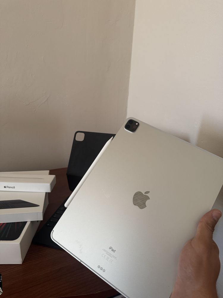 Ipad pro 12.9 (5th generation) Wi-Fi + Cellular -512GB + Pencil+ MKey