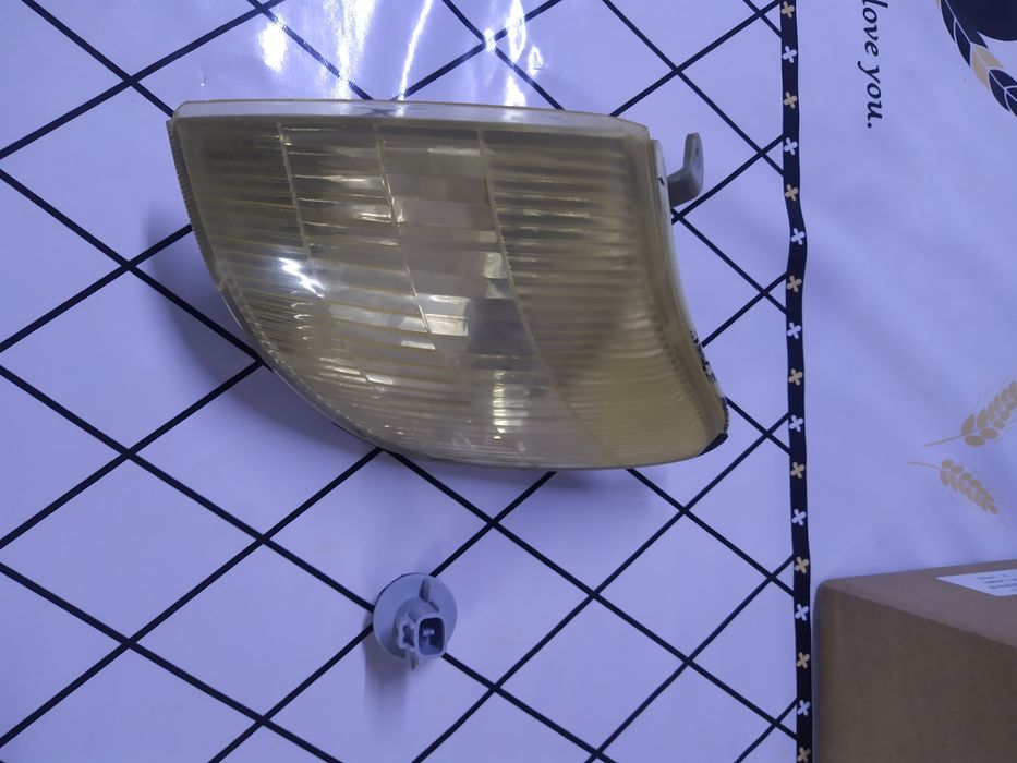 Продам поворотник на Субару Форестер