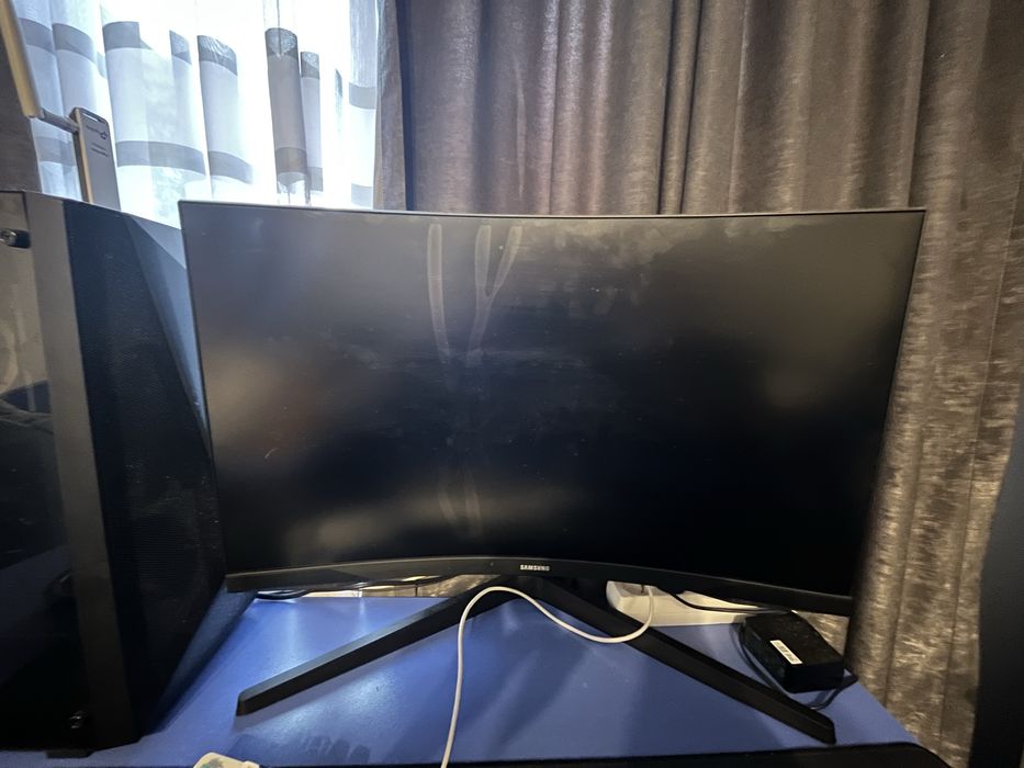 Продавам монитор Samsung Odyssey G5 – със счупена матрица