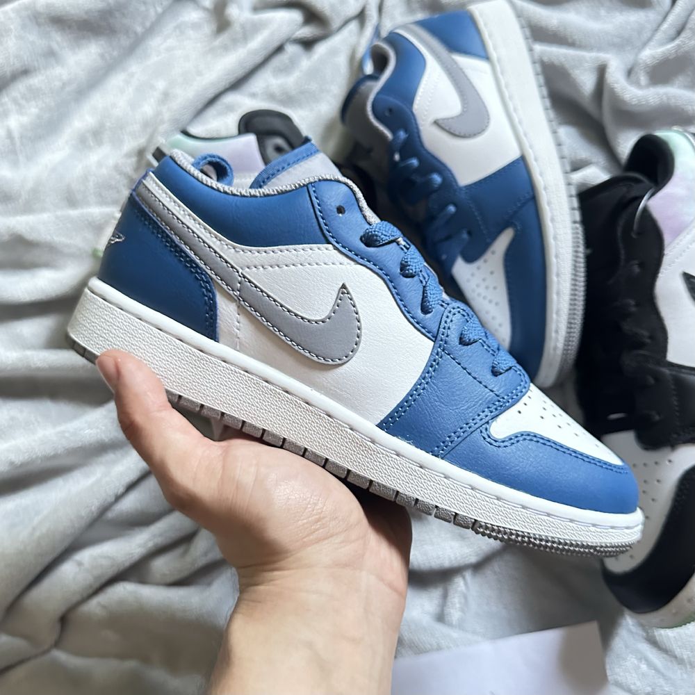 Pantofi Sport Air Jordan 1 Low True Blue - 100% originali