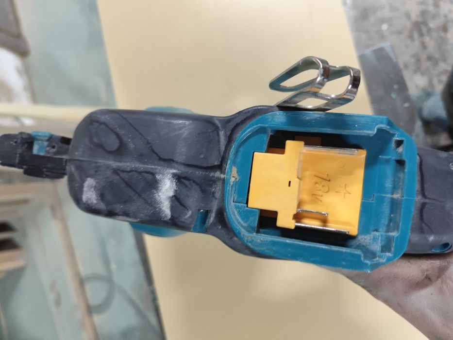 Pistol cuie Makita DBN 500