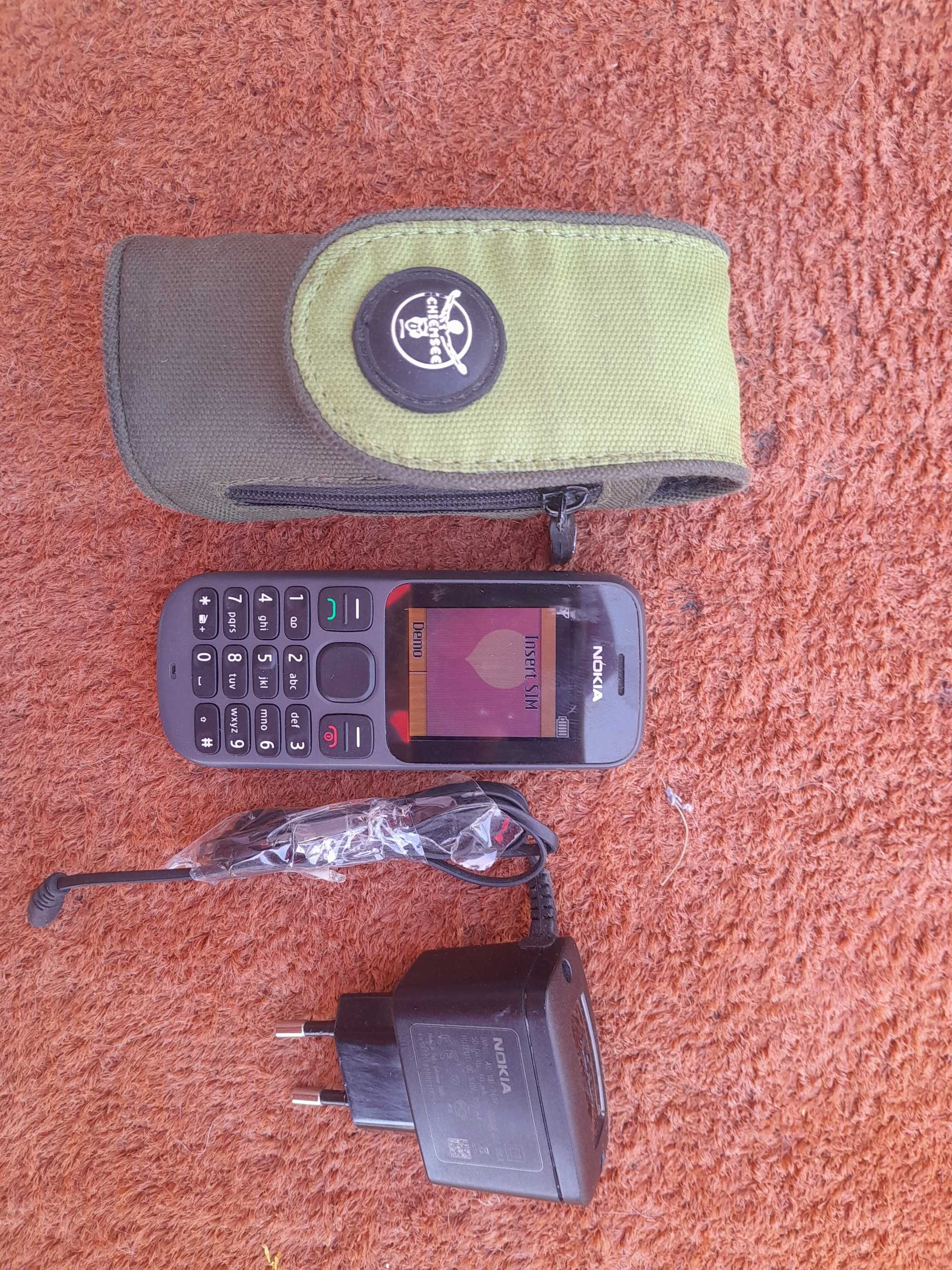 Nokia 100 cu încărcător