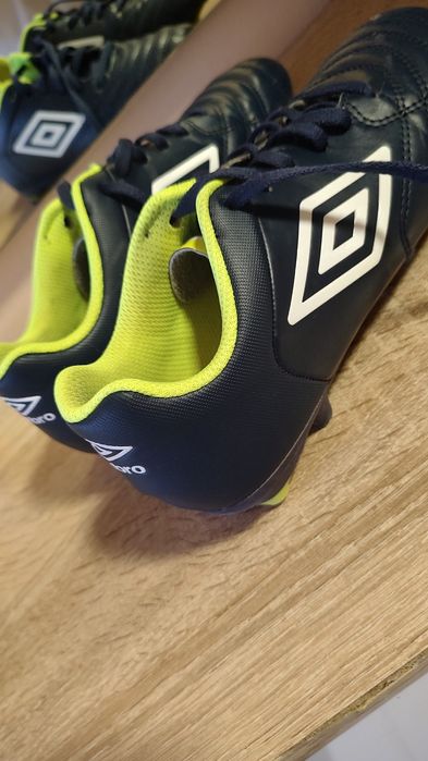 Vând ghete iarba piele,Umbro,mărime 37,5