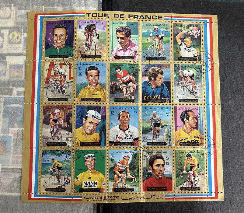 JG111. Класьор с 640 пощенски марки на тема  “ Спорт “